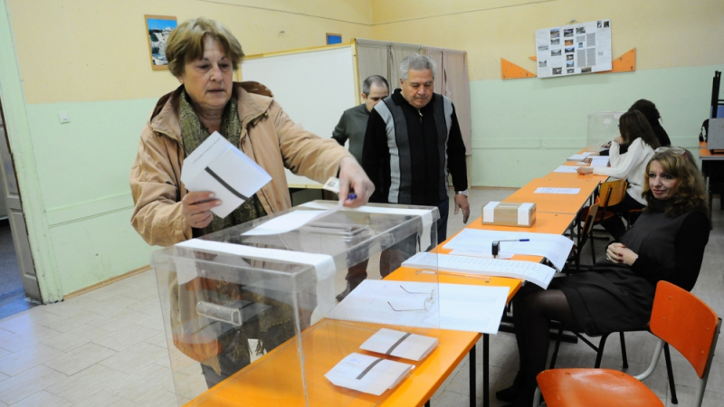 Фоторепортаж на БЛИЦ: Ето как започна изборният ден в столицата (СНИМКИ)