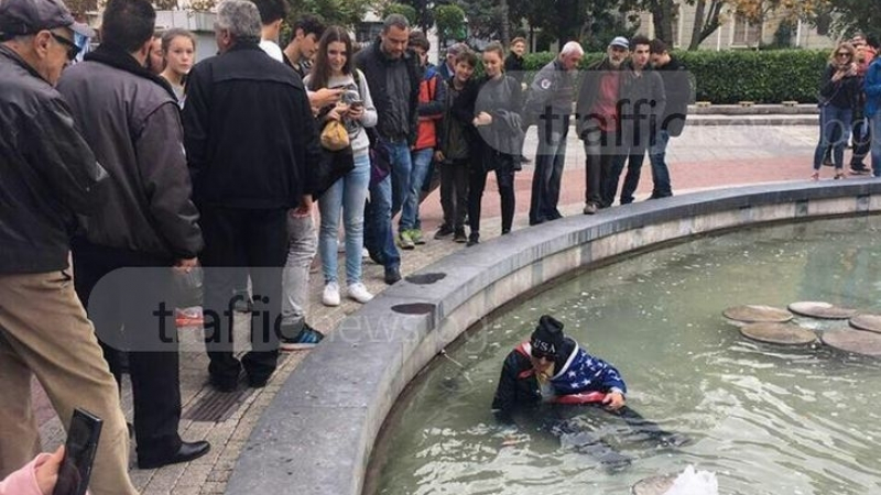 Емоции от избора на Тръмп в Пловдив! Мъж се хвърли във фонтана пред Общината (СНИМКИ)