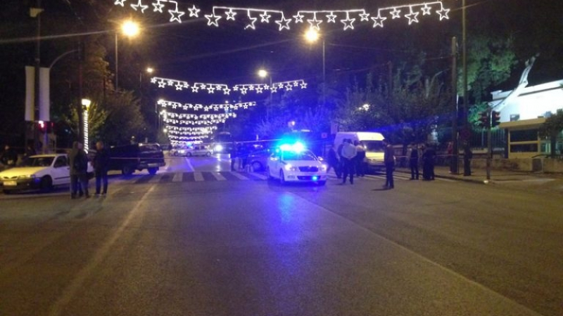 Двама на мотор хвърлиха граната по френското посолство в Атина (ВИДЕО)