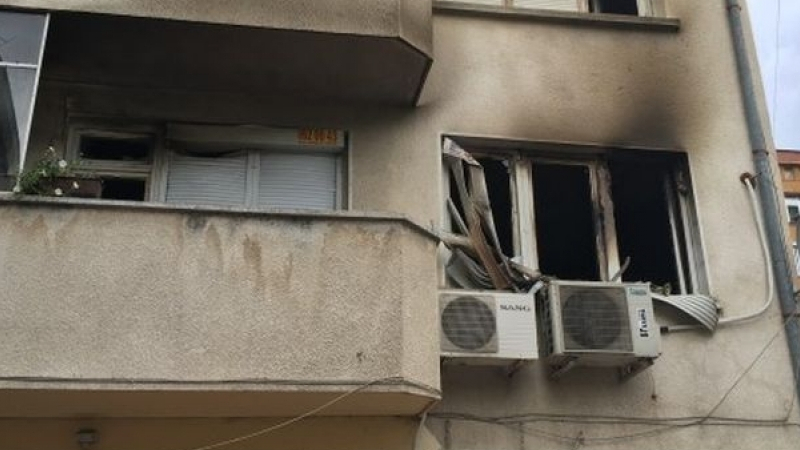 Драма в центъра на Пловдив, жена пищи за помощ от горящ апартамент, не може да излезе 