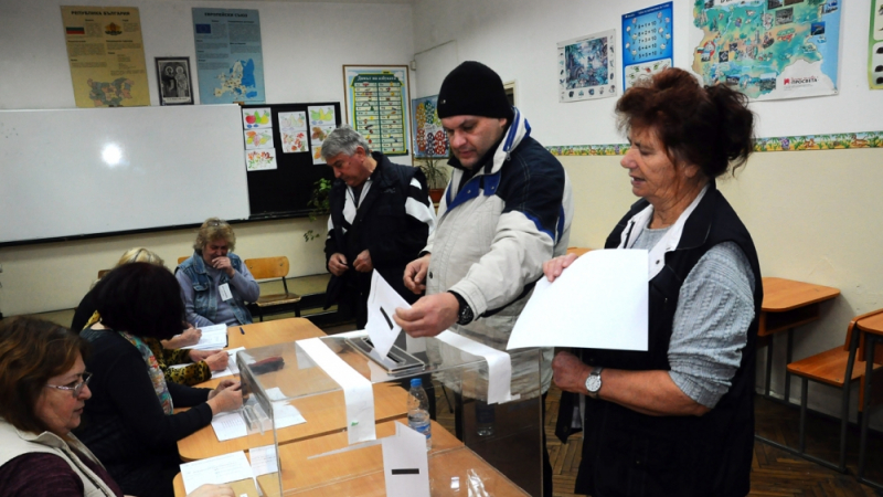 Фоторепортаж в БЛИЦ: Ето как започна гласуването на балотажа в София 