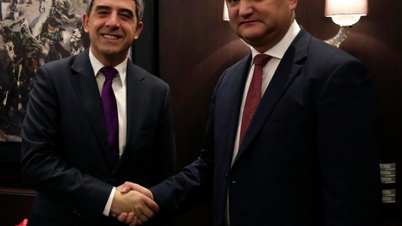 Плевнелиев се срещна с новоизбрания президент на Молдова