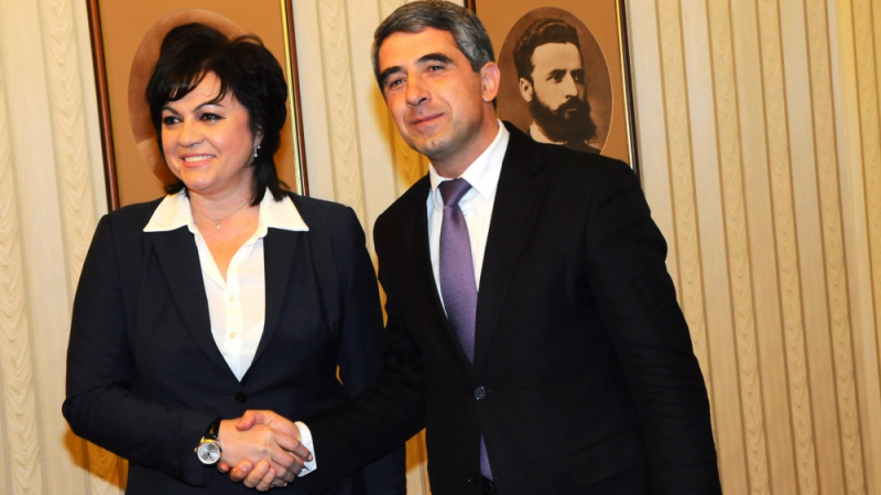 Започна се! Корнелия Нинова пристигна в президентството за среща с Плевнелиев (СНИМКИ)