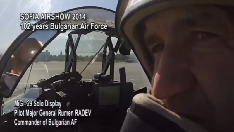 Въпреки предупрежденията на руснаците: Радев направил „кобрата на Пугачов” с МиГ-29 (ВИДЕО)