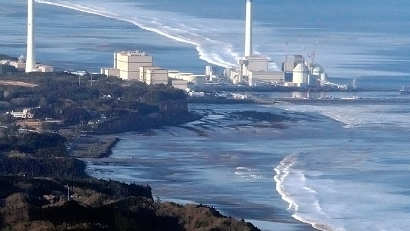 Цунами е ударило крайбрежието до АЕЦ Фукушима