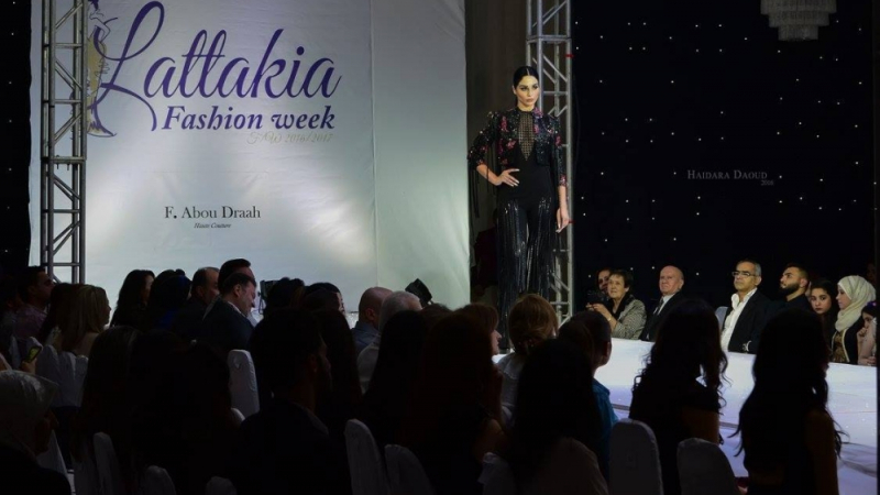 Да ахнеш от почуда: В сирийския град Латакия се провежда седмица на модата
