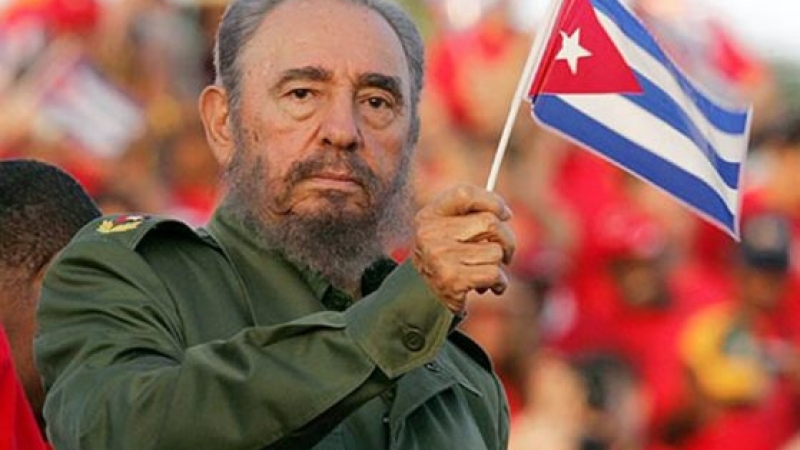 Само в БЛИЦ! Смъртта на Кастро разбуни българите във Фейсбук - от "Осанна" до "Разпни го"