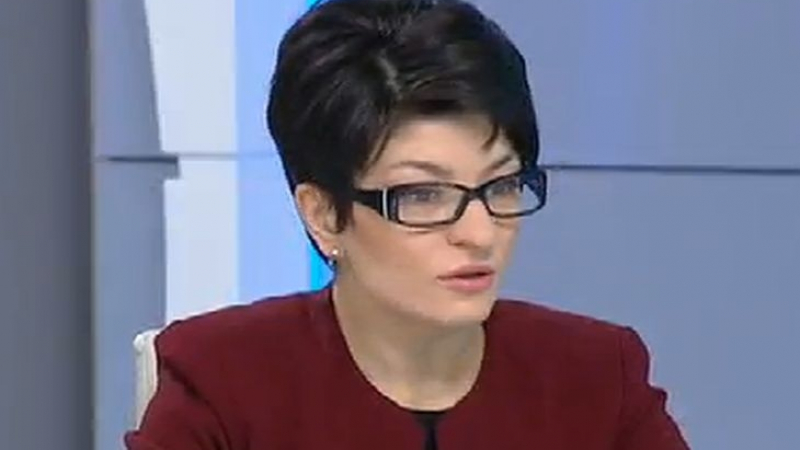 Десислава Атанасова скастри Радев: Колко смешен беше, когато се скри вчера от дебата в президенството