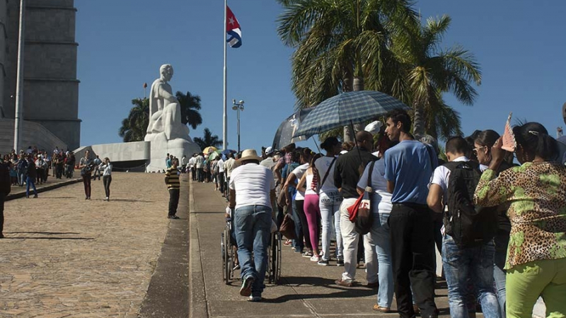 Разтърсваща гледка! Куба се прощава с Фидел Кастро (ВИДЕО)