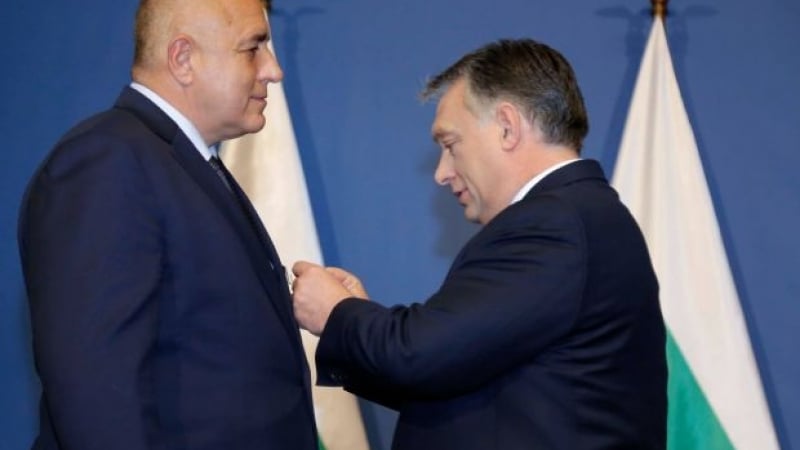 Ето как Виктор Орбан награди Бойко Борисов (СНИМКИ)