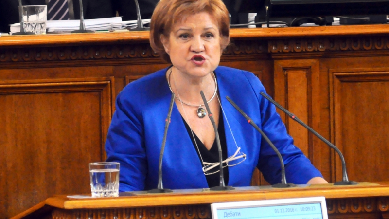 Нинова подпали нови искри между БСП и ГЕРБ! Менда Стоянова отвърна на удара и заговори за фалит на държавата