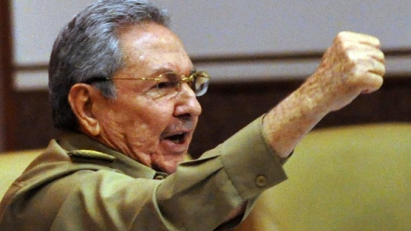 Раул Кастро: Куба ще забрани кръщаването на монументи на името на Фидел Кастро