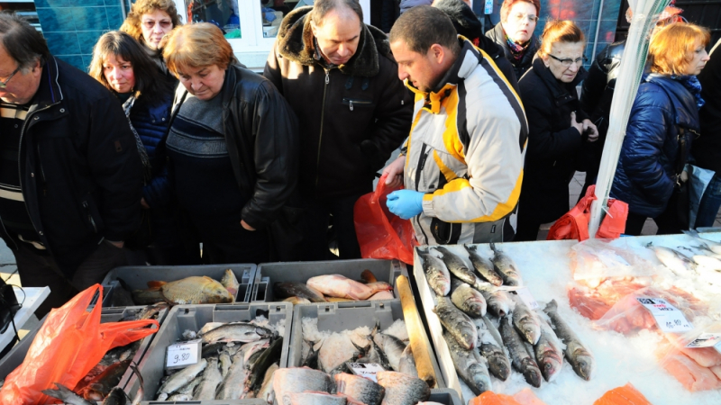 Дни преди Никулден: Цената на рибата скочи