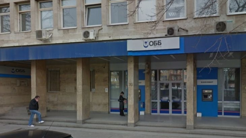 Ройтерс: Две банки искат да купят ОББ