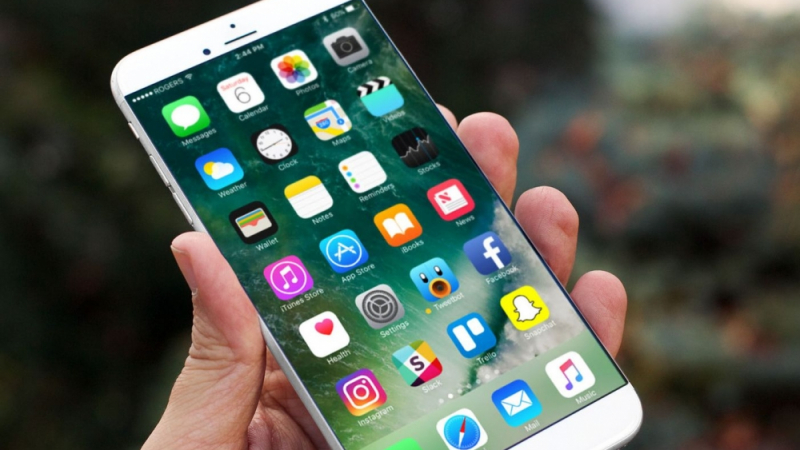 Apple ще променя цените на iPhone с пускането на „осмицата“? 