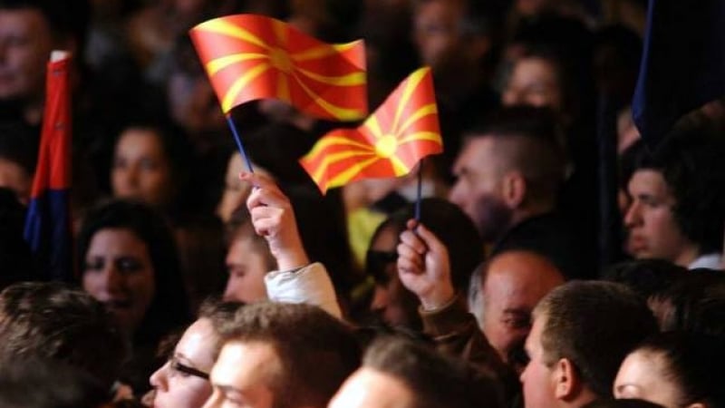 Вижте първите прогнозни резултати от предсрочния парламентарен вот в Македония