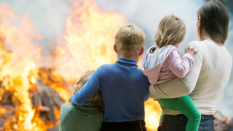 Пожар в Пиринско остави две деца без дом