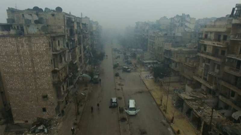 „Ал Джазира”: Конвоят с евакуиращи се от Алепо е нападнат 