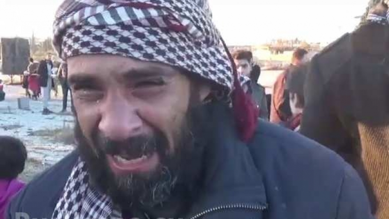 Терористите плачат и взривяват складове с оръжие, докато напускат Алепо  