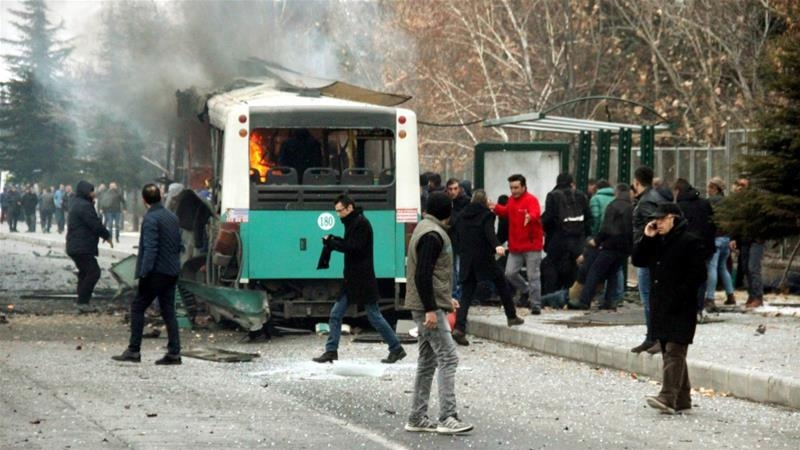 Извънредно в БЛИЦ! Атентатът в Кайсери срещу елитна част на турската армия (ПОТРЕСАВАЩИ СНИМКИ/ВИДЕО 18+)