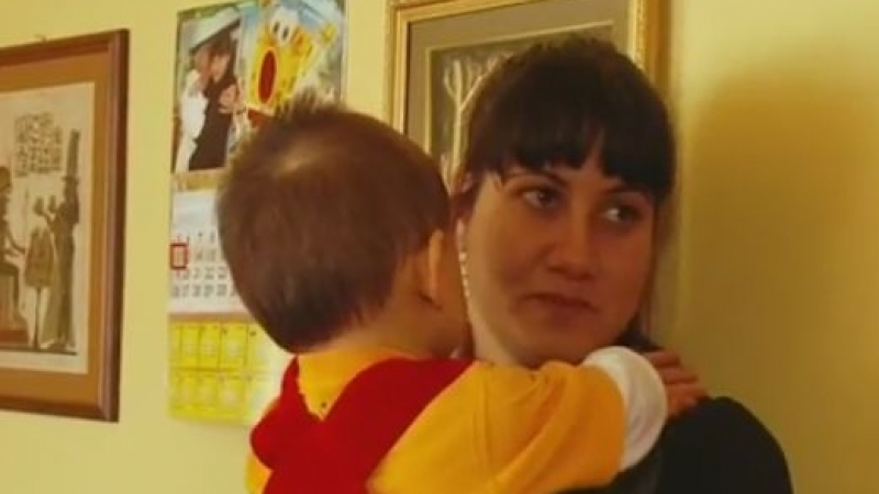 Семейството с малкото бебе, което трогна цяла България: Повече не можем да живеем в Хитрино! 