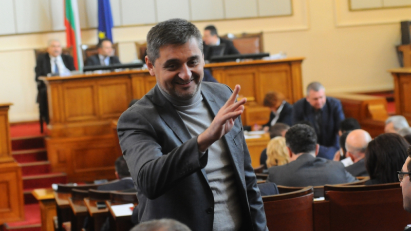 Официално: Кирил Добрев вече не е депутат