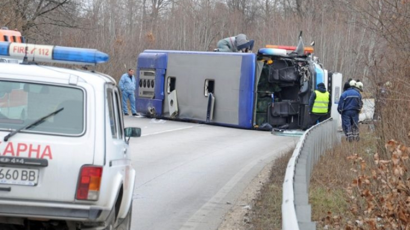 Патолози разбиха версия за трагичната катастрофа с автобус край Микре!