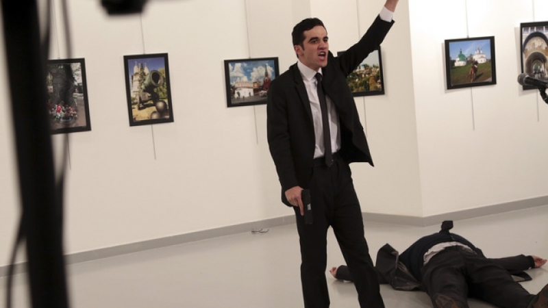 Сестрата на убиеца на руския посланик в Анкара с шокиращи подробности за покушението (СНИМКИ)