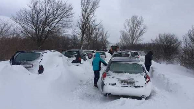 Важно! Областната управа в Бургас: Блокираните без гориво в снега да звънят на 112 