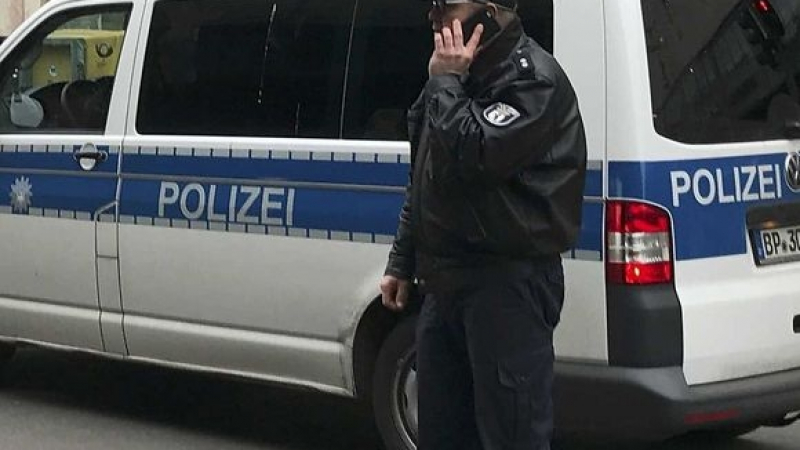 Нов ужас в Берлин в новогодишната нощ! Неизвестен застана пред Бранденбургската врата и започна да крещи: Бомба, бомба!