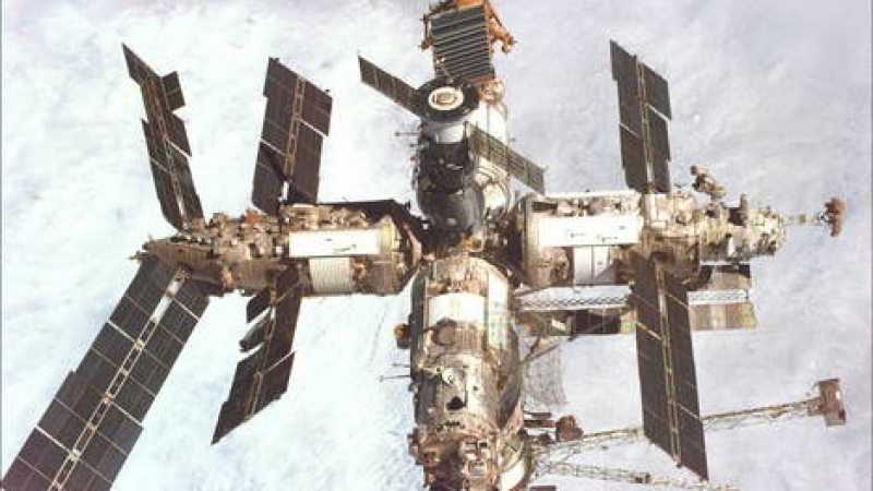 Руските космонавти на МКС отправиха своите новогодишни пожелания (ВИДЕО)