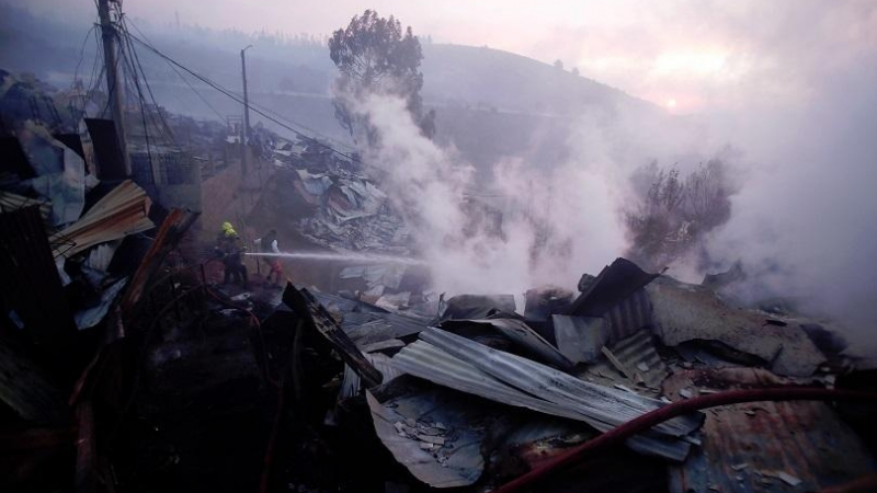 Огромен горски пожар бушува в Чили