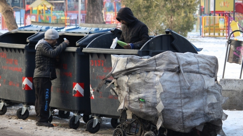 Във Варна „ловът“ на отпадъци процъфтява! Нарушение ли е?
