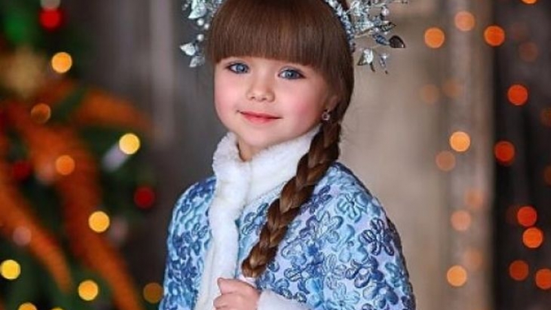 Като от картичка! Анастасия е най-красивото момиченце в света (СНИМКИ)