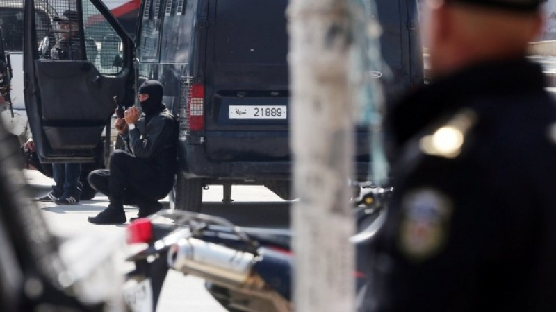В Тунис заловиха над 70 джихадисти в джамии