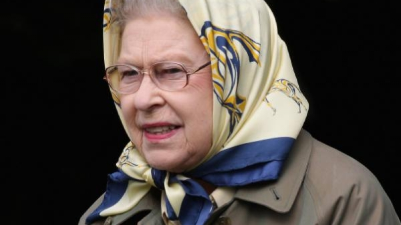 Зловещ инцидент с кралица Елизабет II посред нощ в градините на двореца "Бъкингам"