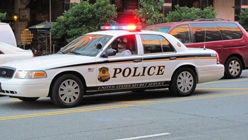 В САЩ чисто гола жена отмъкна кола на шериф 