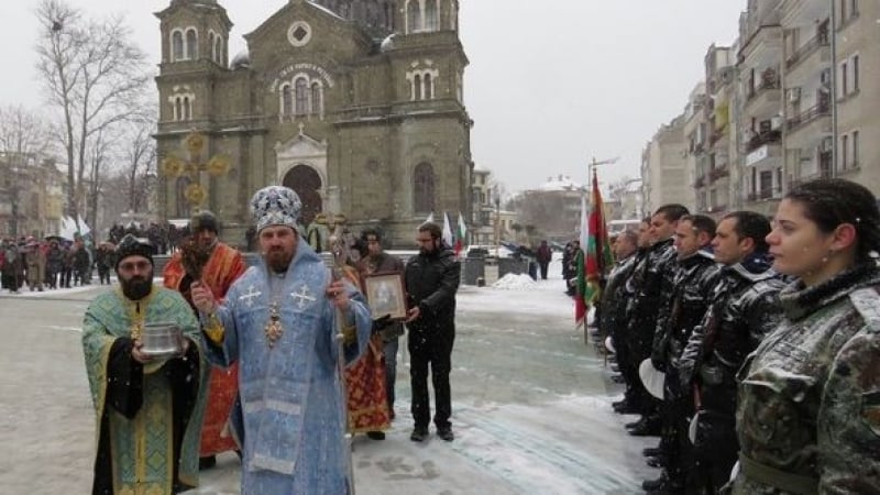 Бургас отбеляза Йордановден с бойни знамена (СНИМКИ)