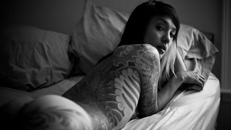 Изкуството на татуировките: рисунки върху млада женска плът (СНИМКИ 18+)