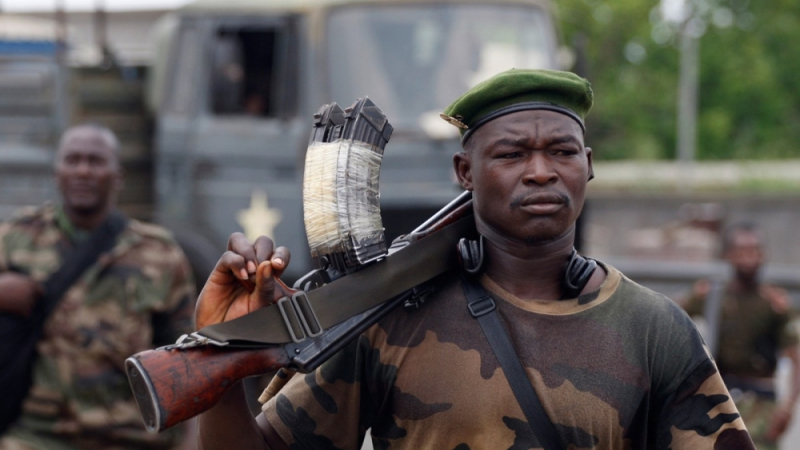 Министърът на отбраната на Кот д'Ивоар е бил блокиран в дома си