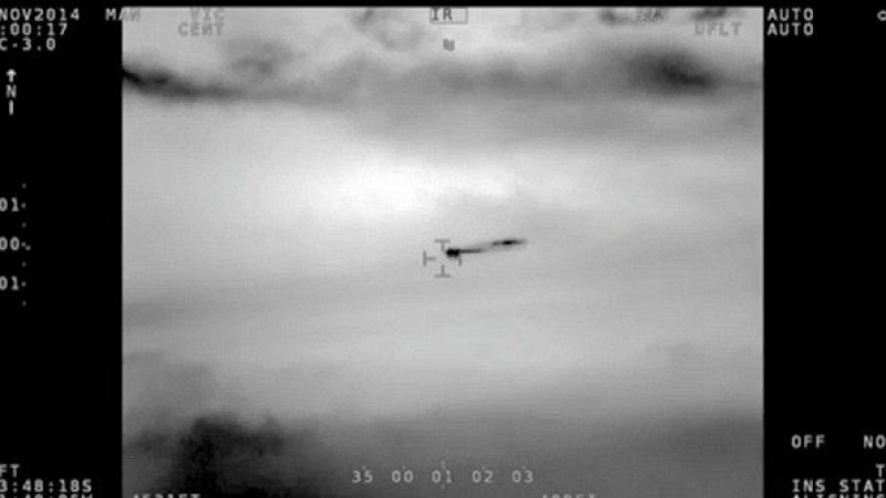 НЛО бе запечатано от военни камери, но "пропуснато" от радарите. Експертите нямат обяснение за мистерията (СНИМКИ/ВИДЕО)