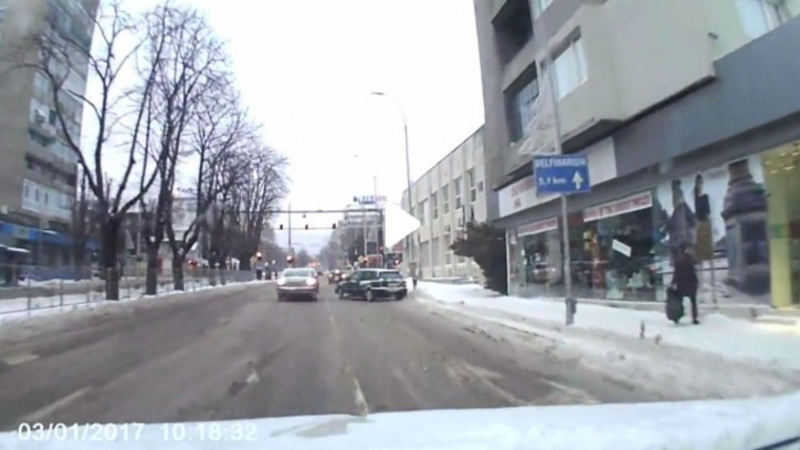 Чисто луд! Това, което направи този шофьор във Варна, смая всички (ВИДЕО)