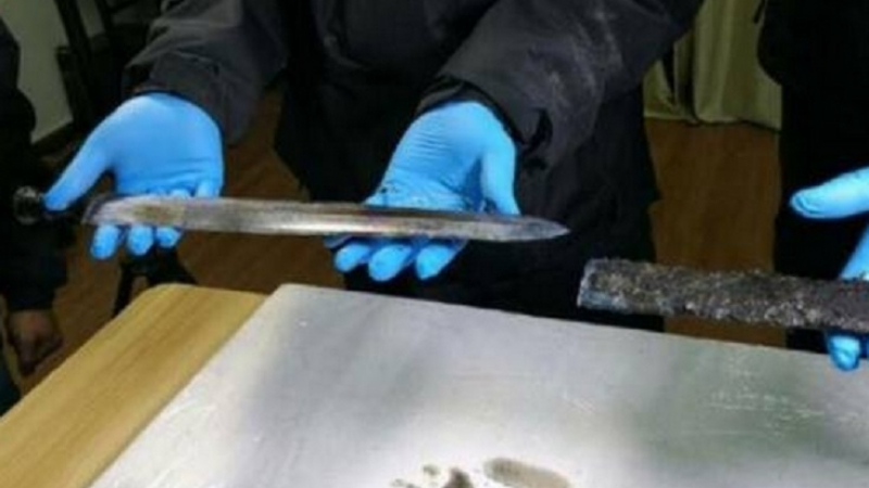 Откриха в гробница остър и лъскав меч на 2300 години (СНИМКА)