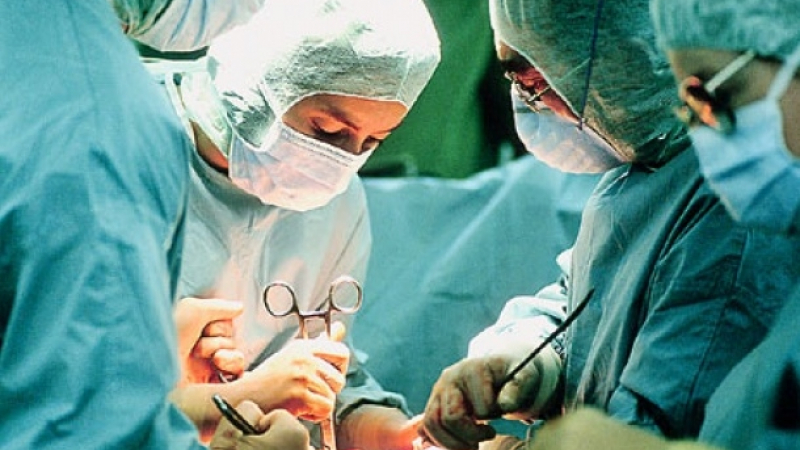 Уникална видеоасистирана хирургия спаси живота на мъж в "Токуда"