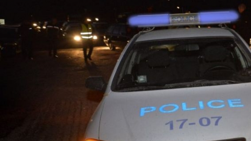 Нещо става в Сливен! Полицията преследва мерцедес с чужди номера из ромския квартал 