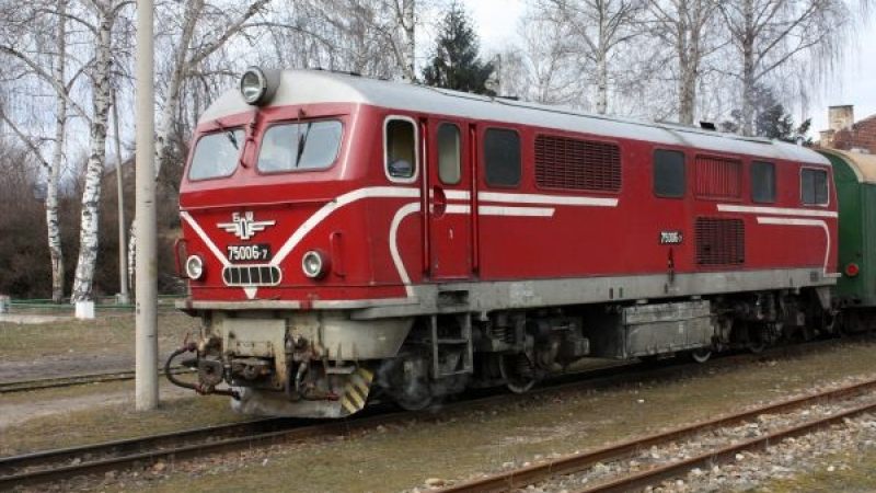 БДЖ обясни за катастрофата с локомотива, врязал се във влак на гара Мездра  