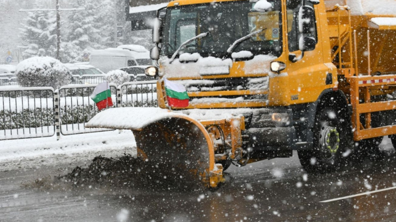 146 снегорина почистваха улиците на София 