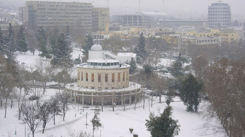 Магазините в Солун затворени заради снега и поледиците 