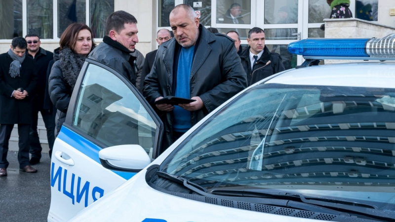 Борисов се похвали с новите полицейски коли и съобщи интересни данни за оборудването на униформаните (СНИМКИ)