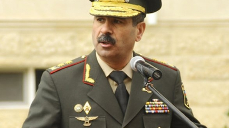 Министърът на отбраната на Азербайджан е посетил границата с Армения
